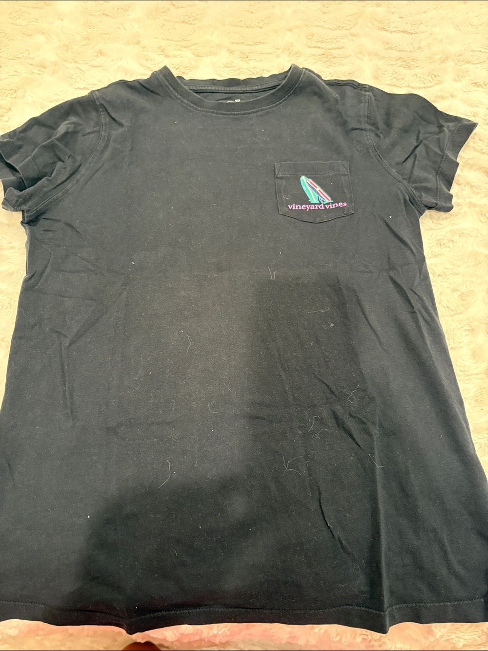 Vineyard Vines Black Women’s Pocket Tee with Surfboard Logo